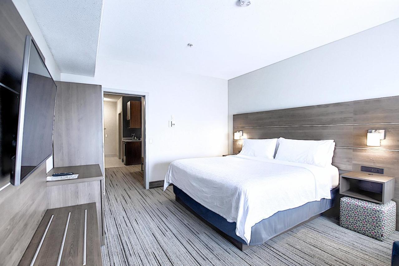 Holiday Inn Express Airport Calgary By Ihg Exterior foto