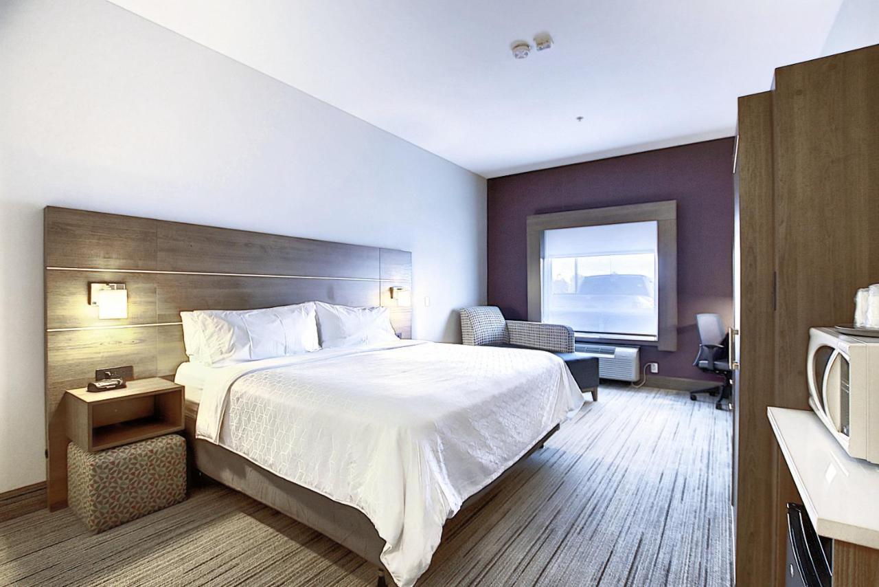 Holiday Inn Express Airport Calgary By Ihg Exterior foto