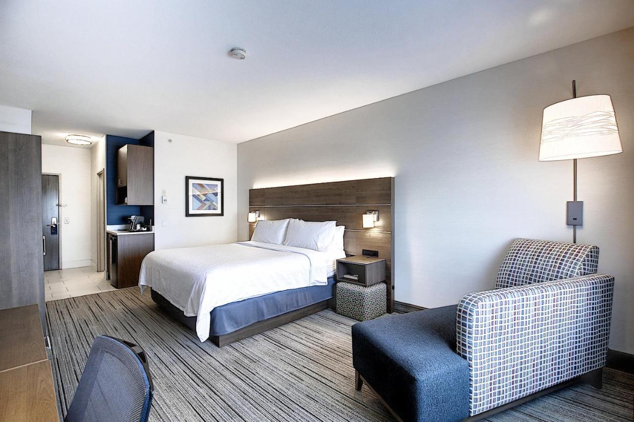 Holiday Inn Express Airport Calgary By Ihg Exterior foto