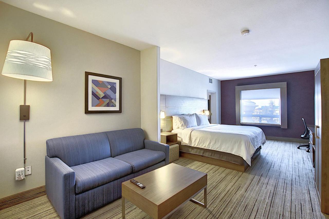 Holiday Inn Express Airport Calgary By Ihg Exterior foto
