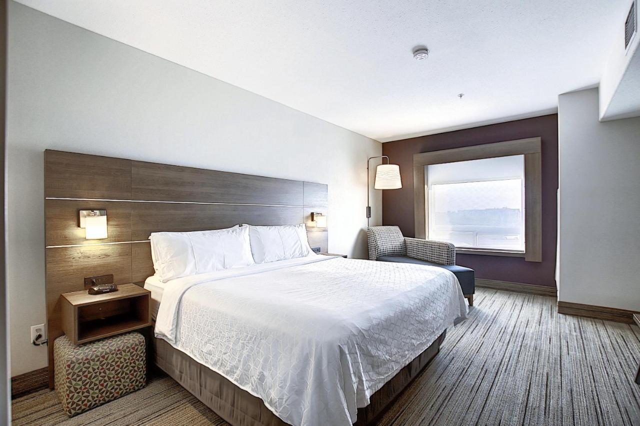 Holiday Inn Express Airport Calgary By Ihg Exterior foto