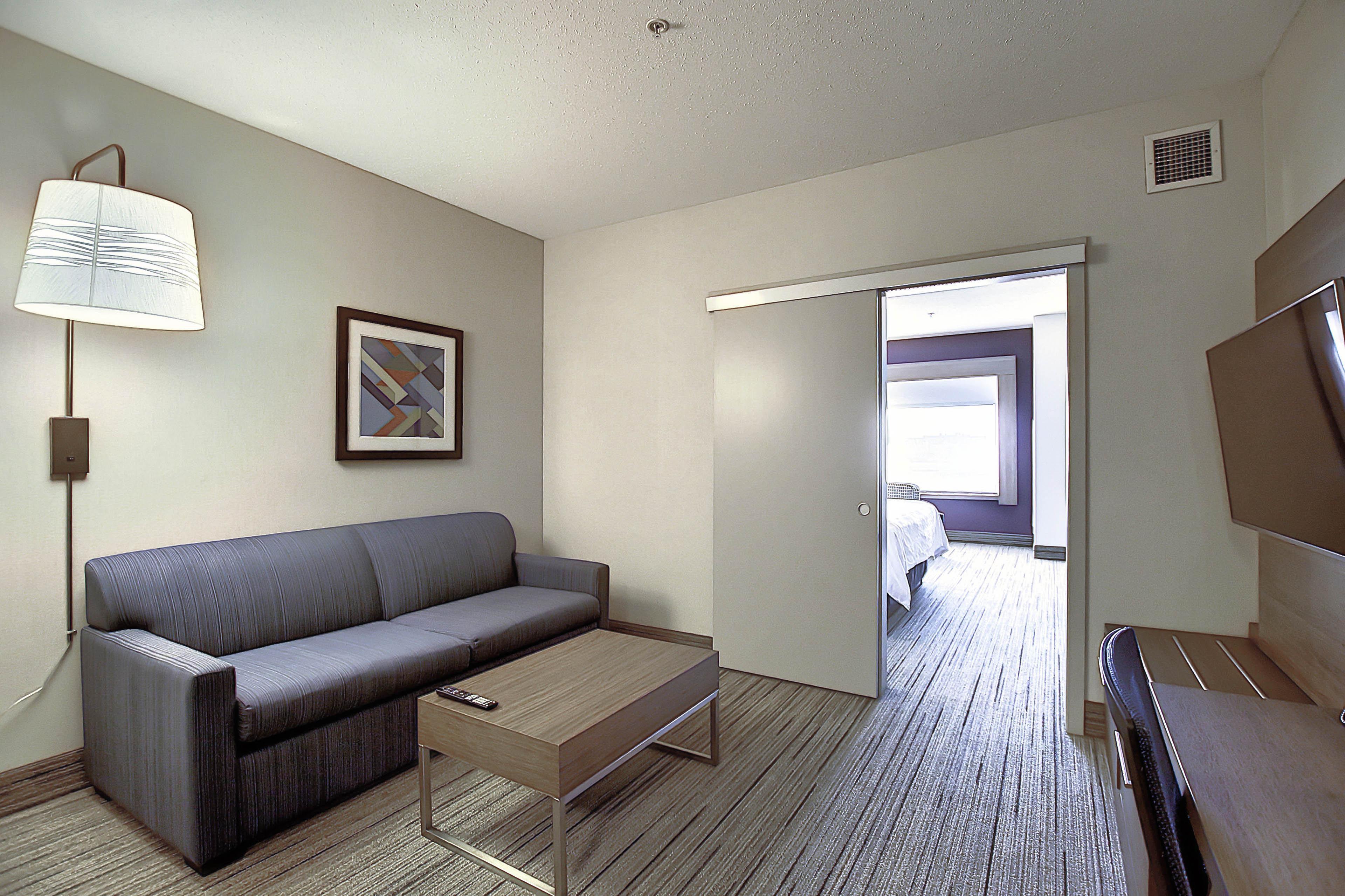 Holiday Inn Express Airport Calgary By Ihg Exterior foto