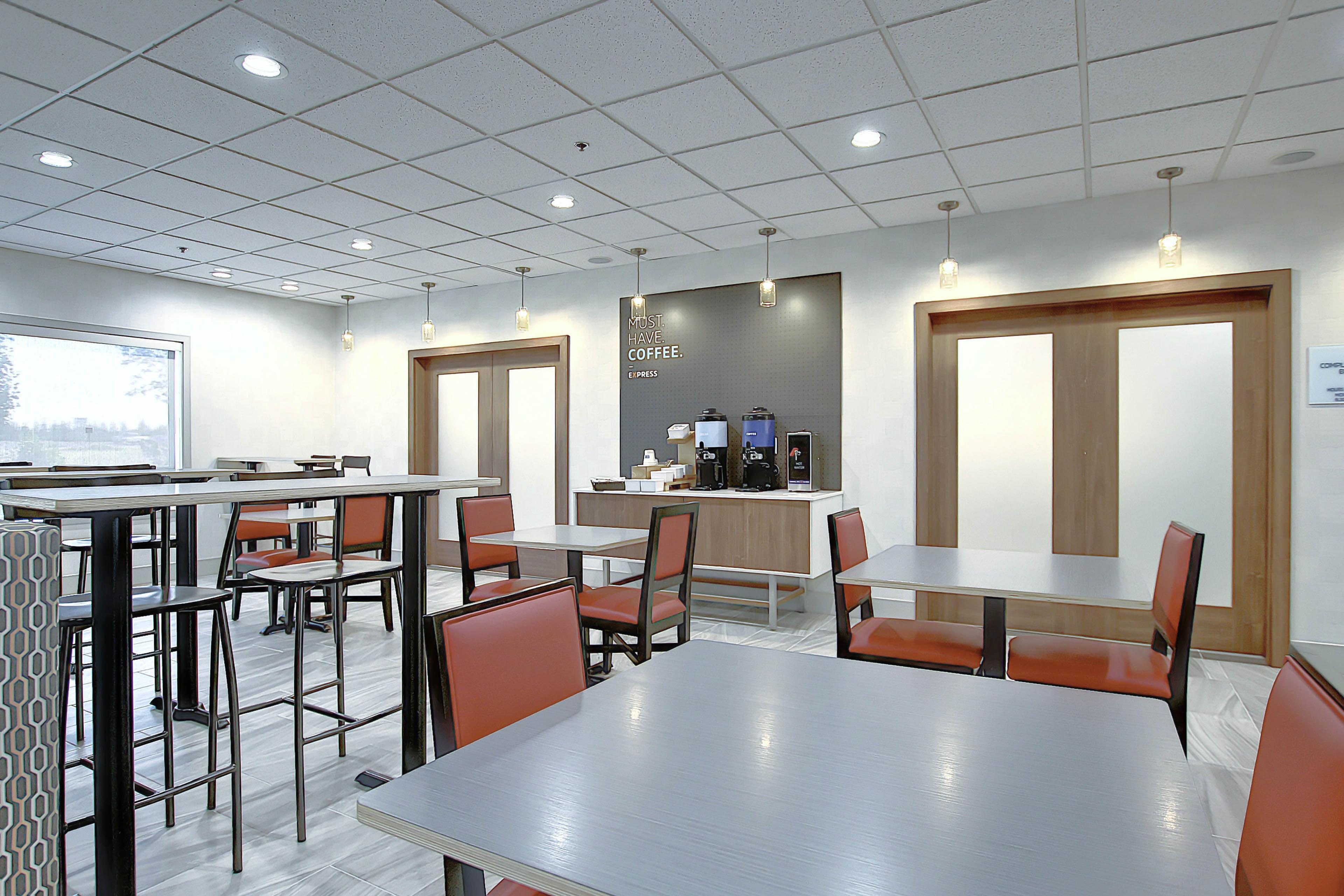 Holiday Inn Express Airport Calgary By Ihg Exterior foto