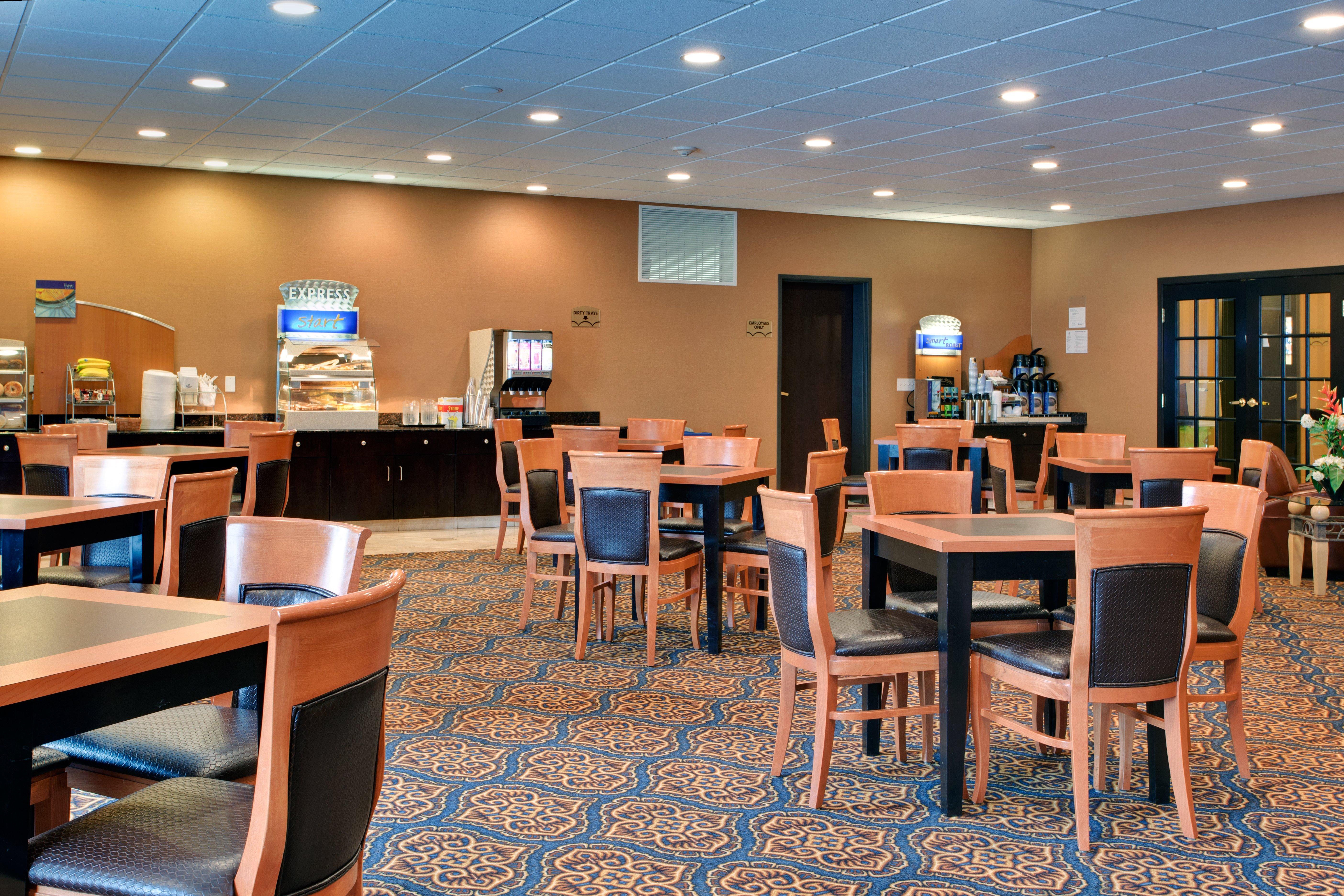Holiday Inn Express Airport Calgary By Ihg Exterior foto