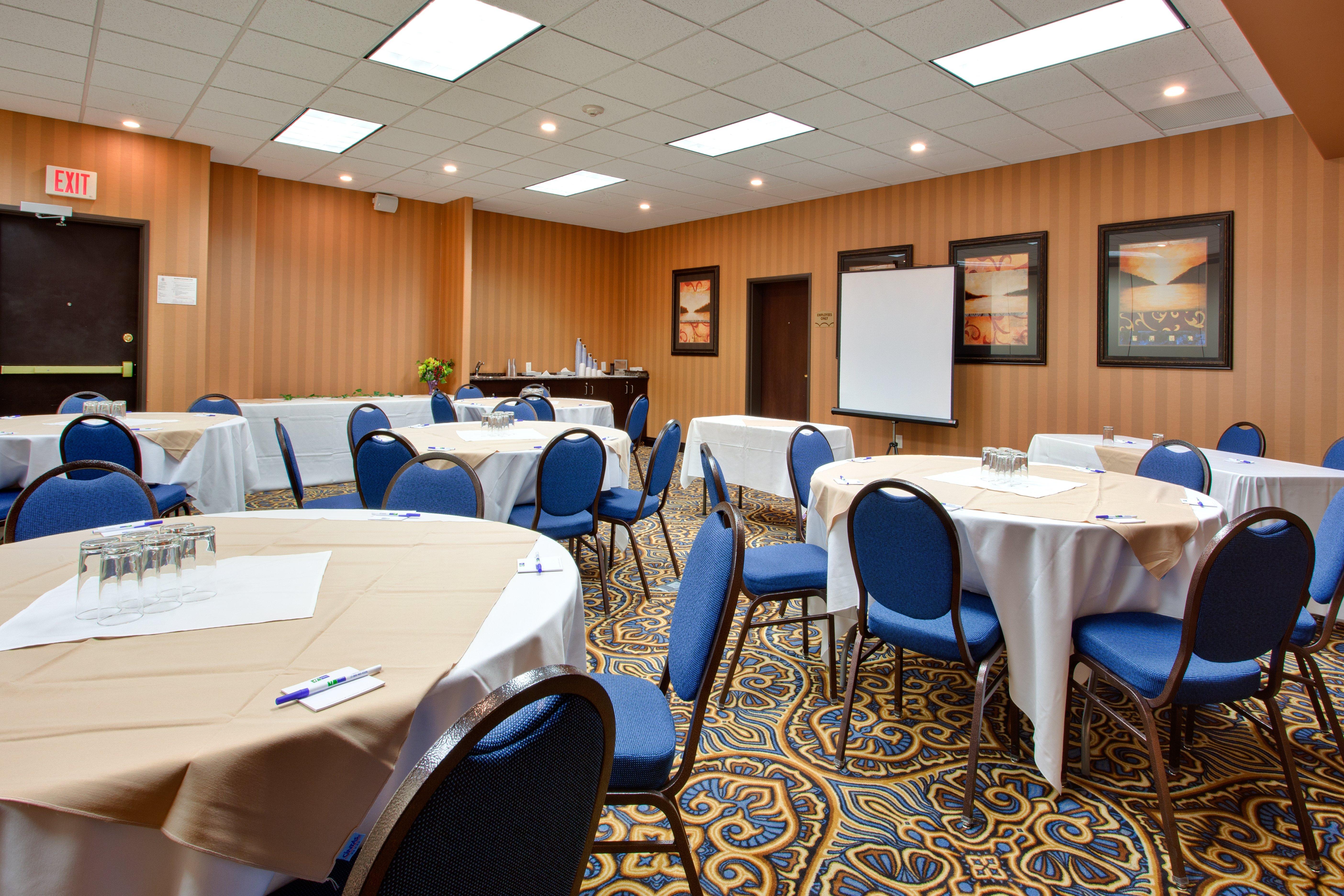 Holiday Inn Express Airport Calgary By Ihg Exterior foto