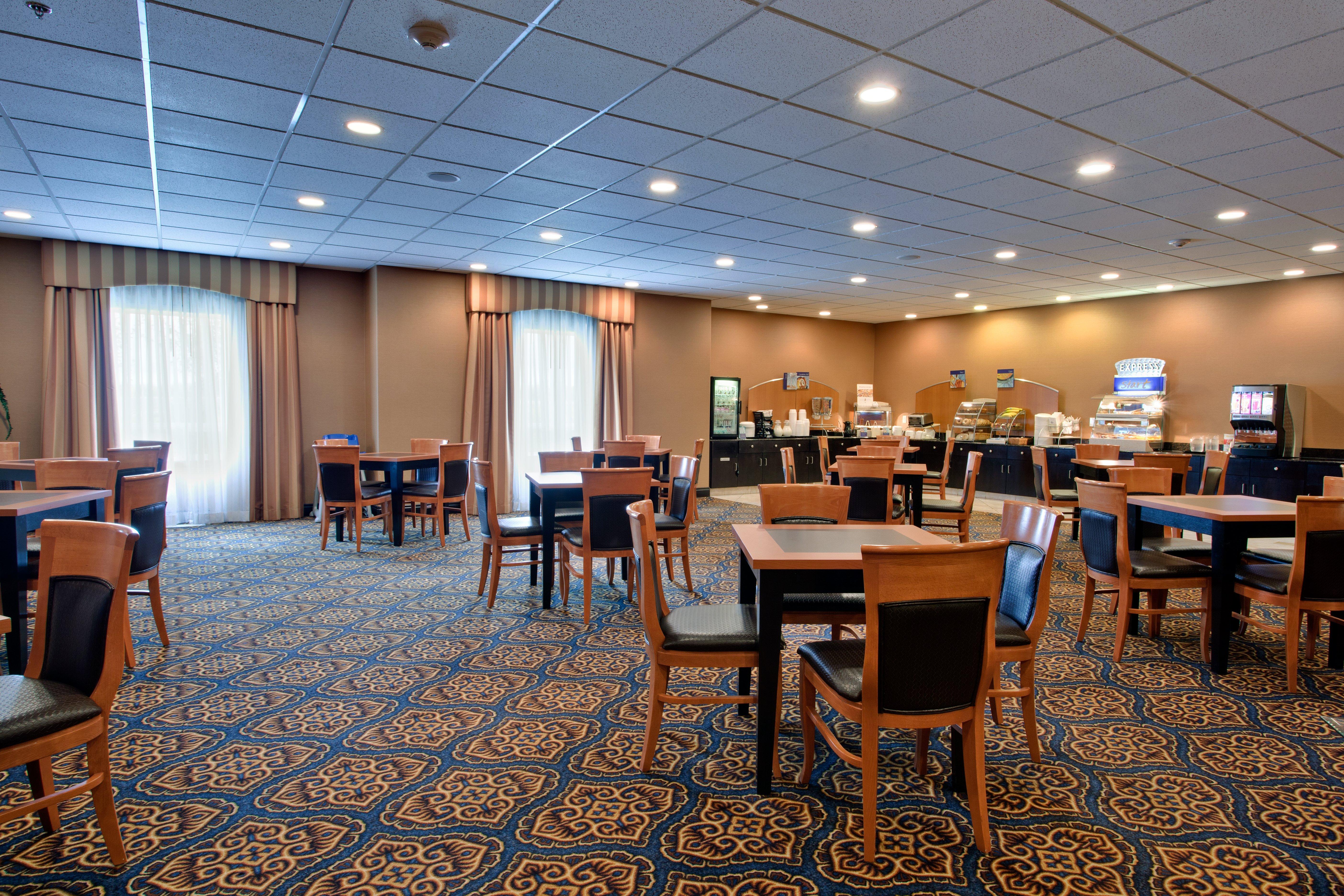Holiday Inn Express Airport Calgary By Ihg Exterior foto