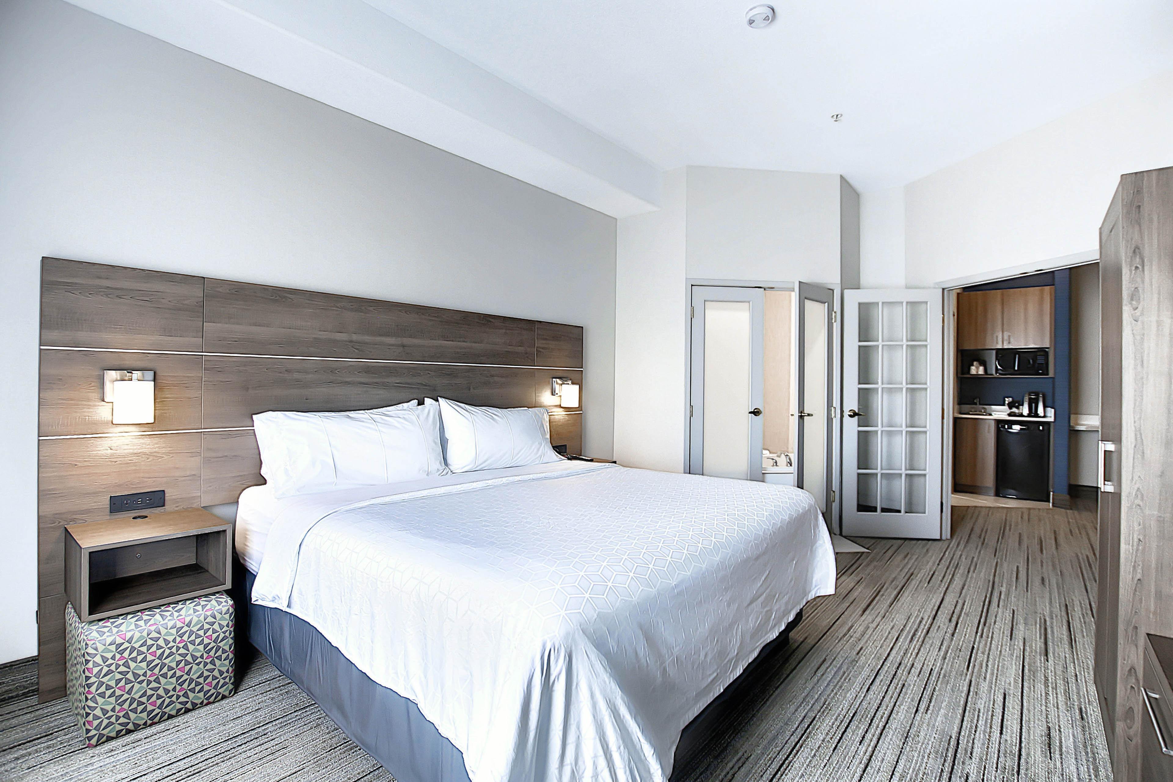 Holiday Inn Express Airport Calgary By Ihg Exterior foto