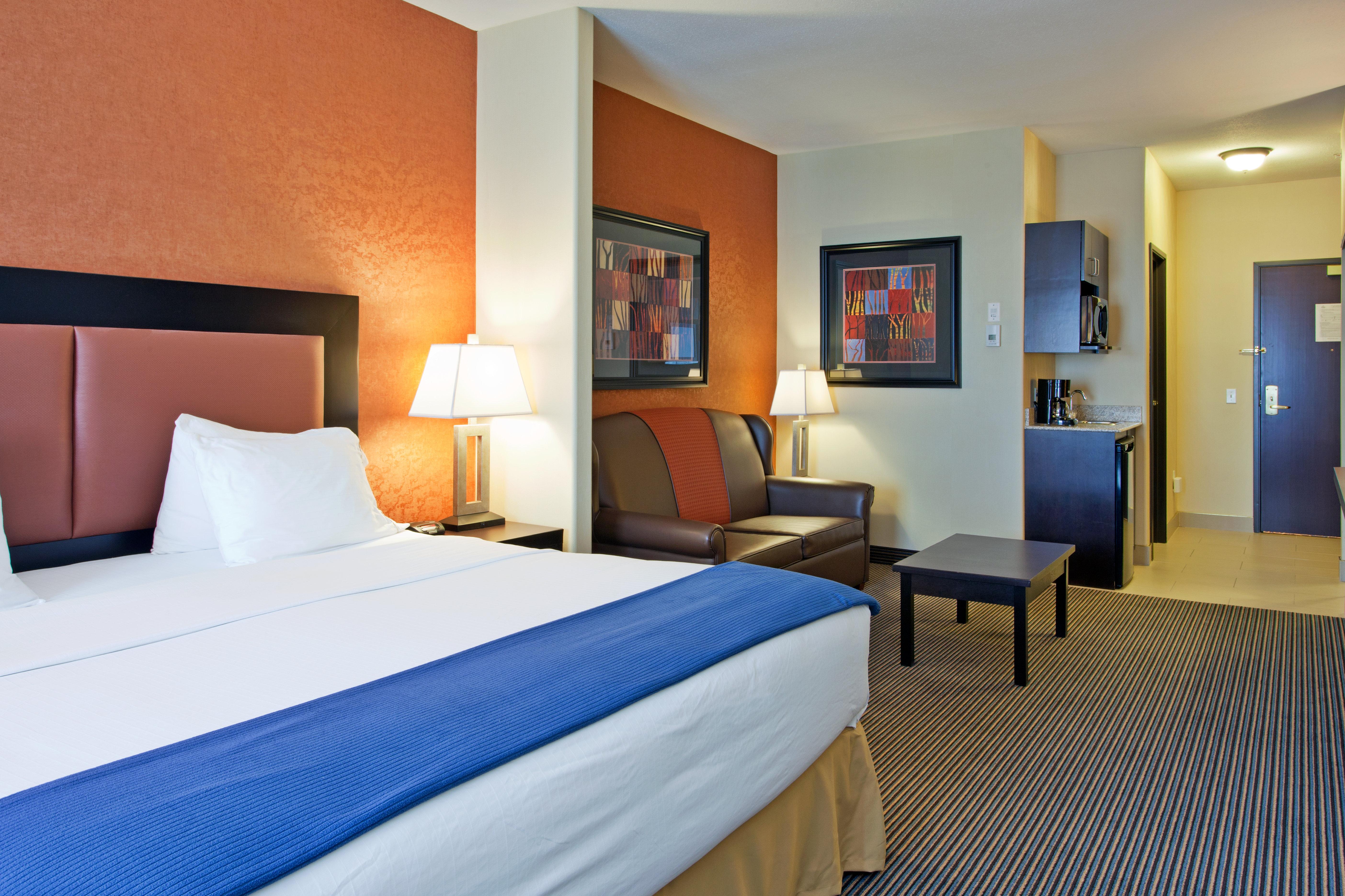 Holiday Inn Express Airport Calgary By Ihg Exterior foto