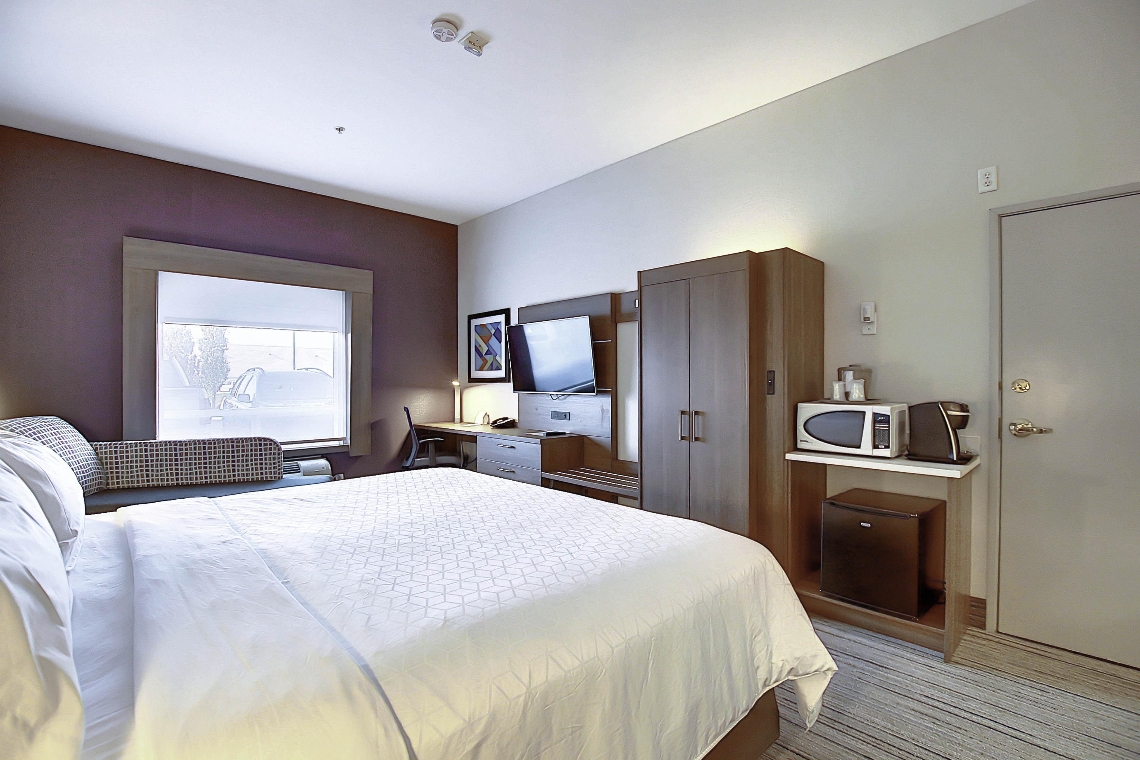 Holiday Inn Express Airport Calgary By Ihg Exterior foto