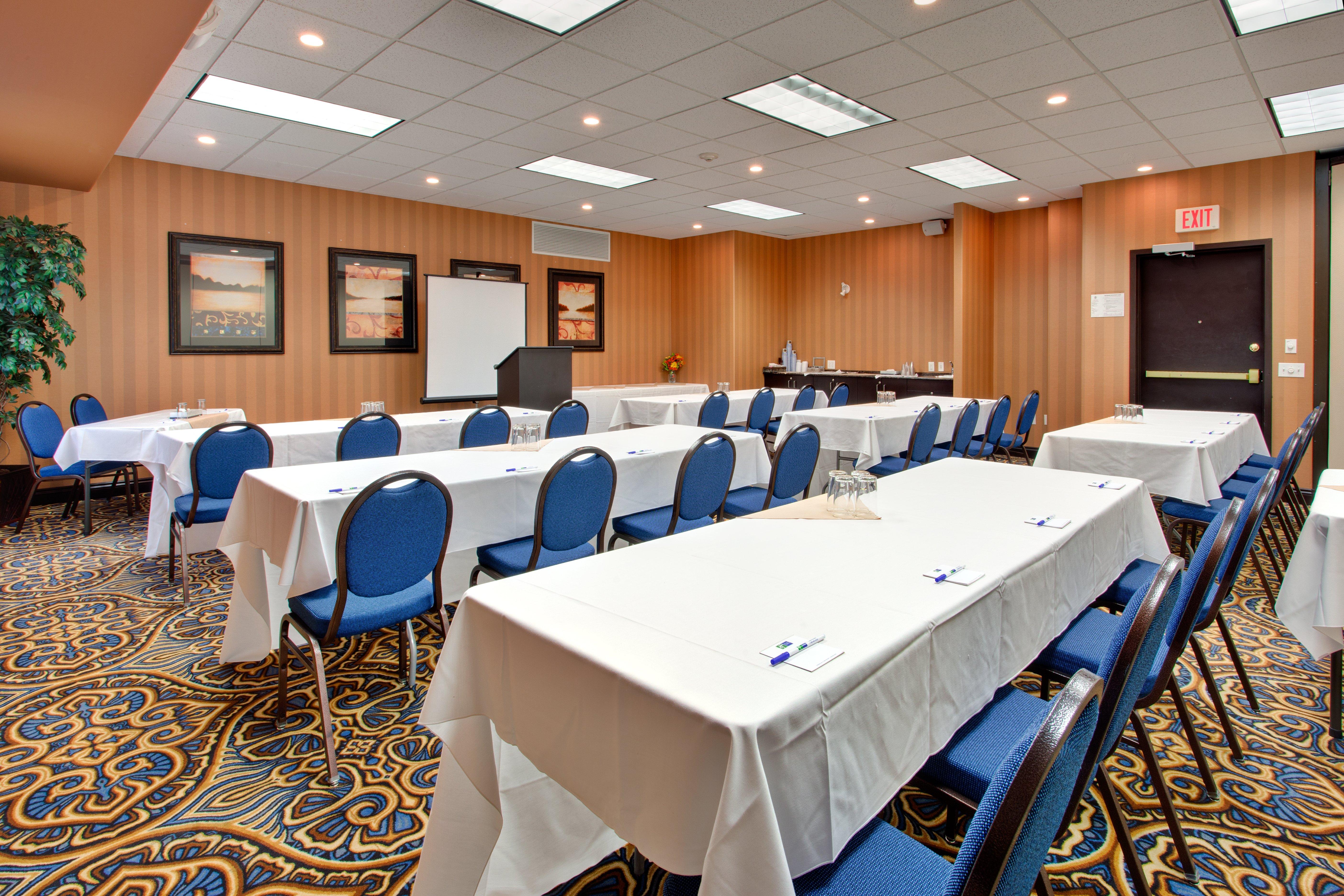 Holiday Inn Express Airport Calgary By Ihg Exterior foto
