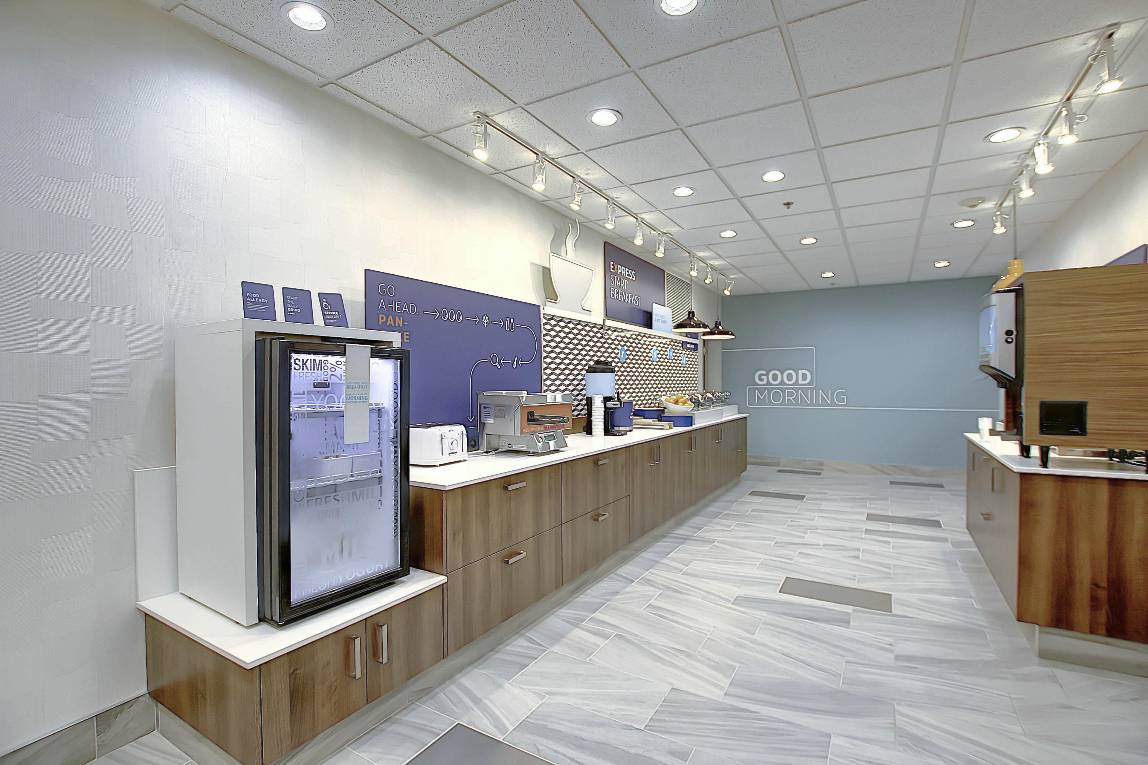 Holiday Inn Express Airport Calgary By Ihg Exterior foto