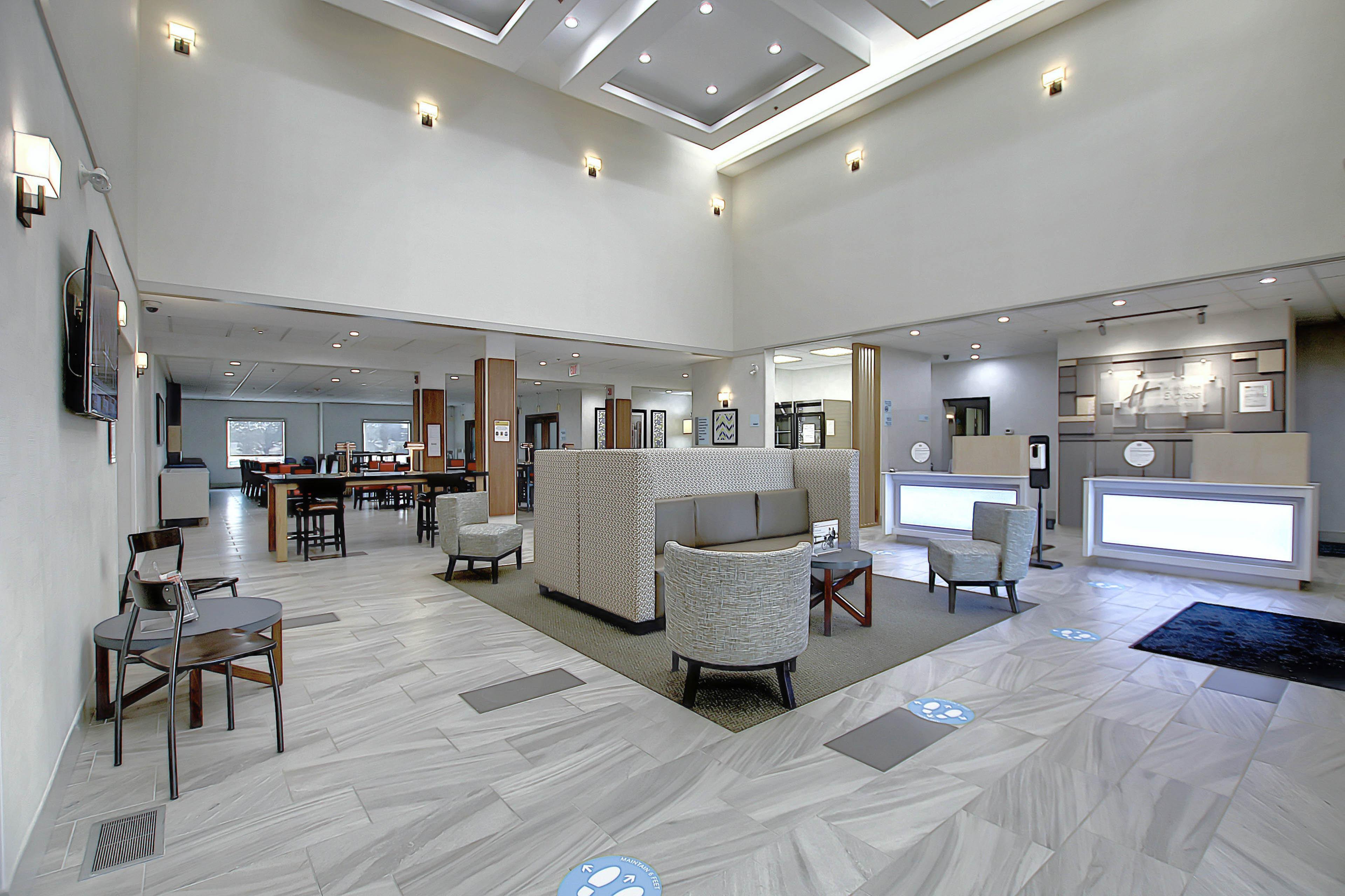 Holiday Inn Express Airport Calgary By Ihg Exterior foto