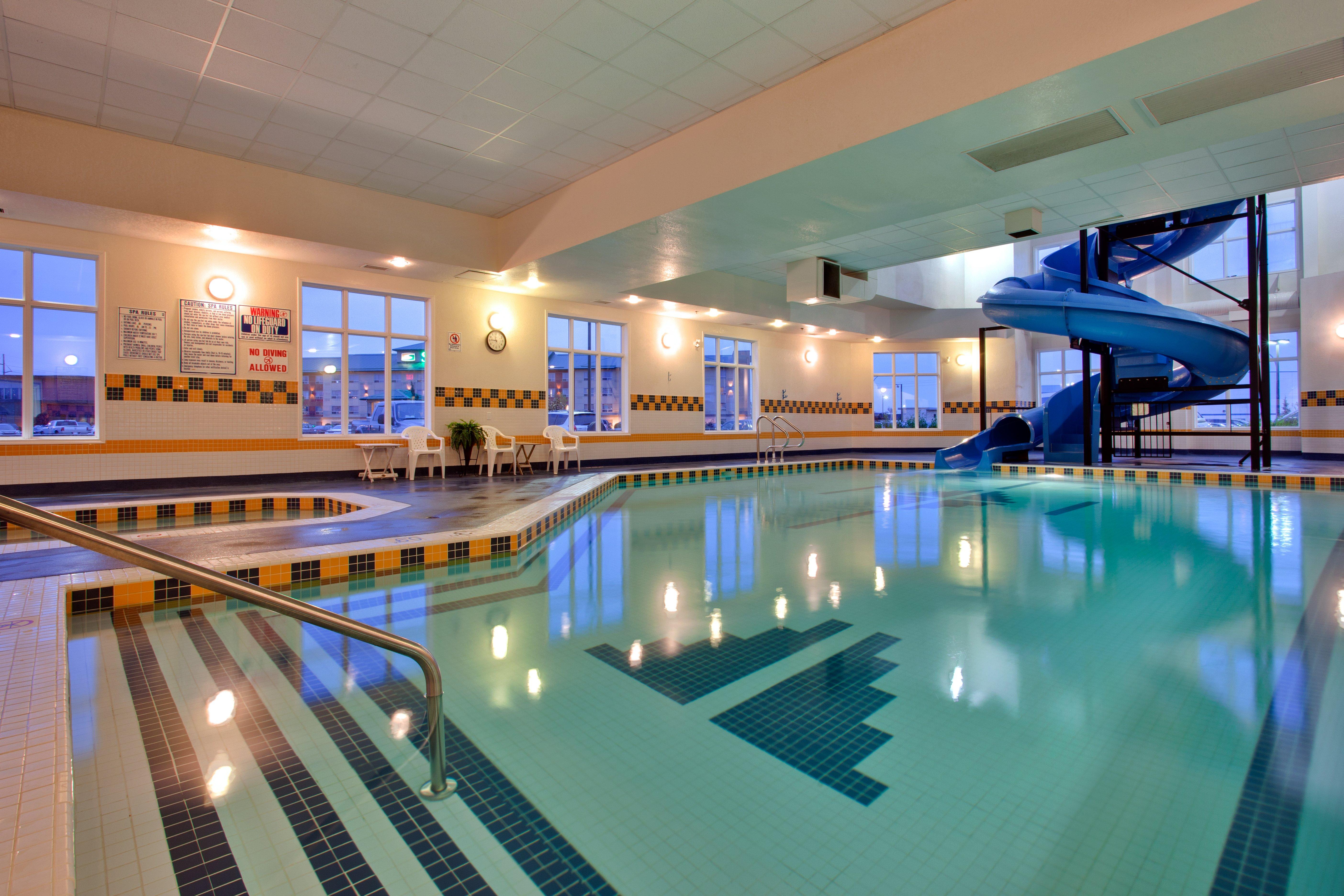 Holiday Inn Express Airport Calgary By Ihg Exterior foto